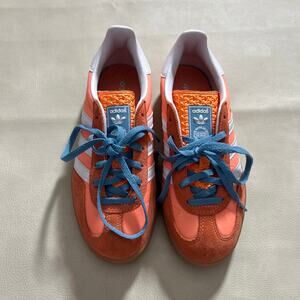 Adidas gazelle size 4